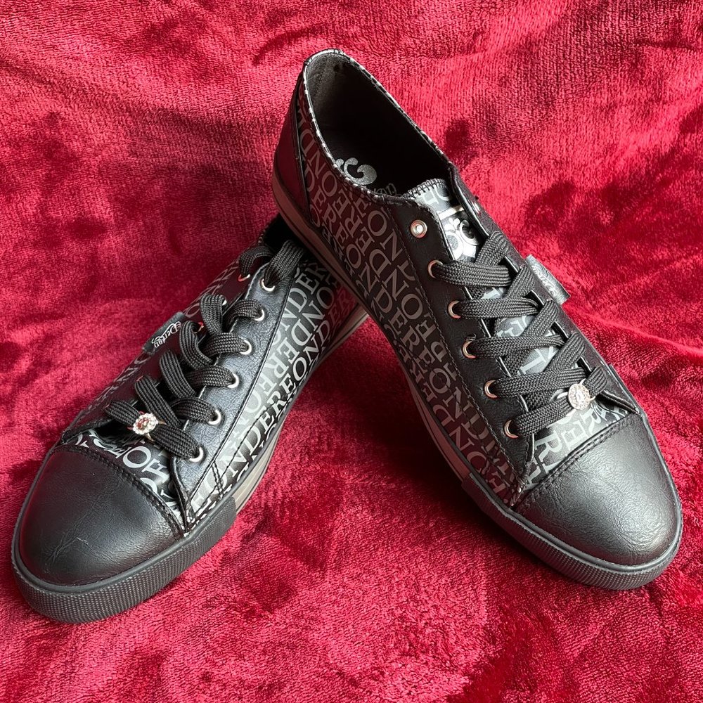 (NWOT) DEREON CAMBRIA SNEAKERS BY BEYONCE